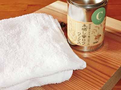 自然由来の原料で作られた蜜ロウワックスの施工方法1